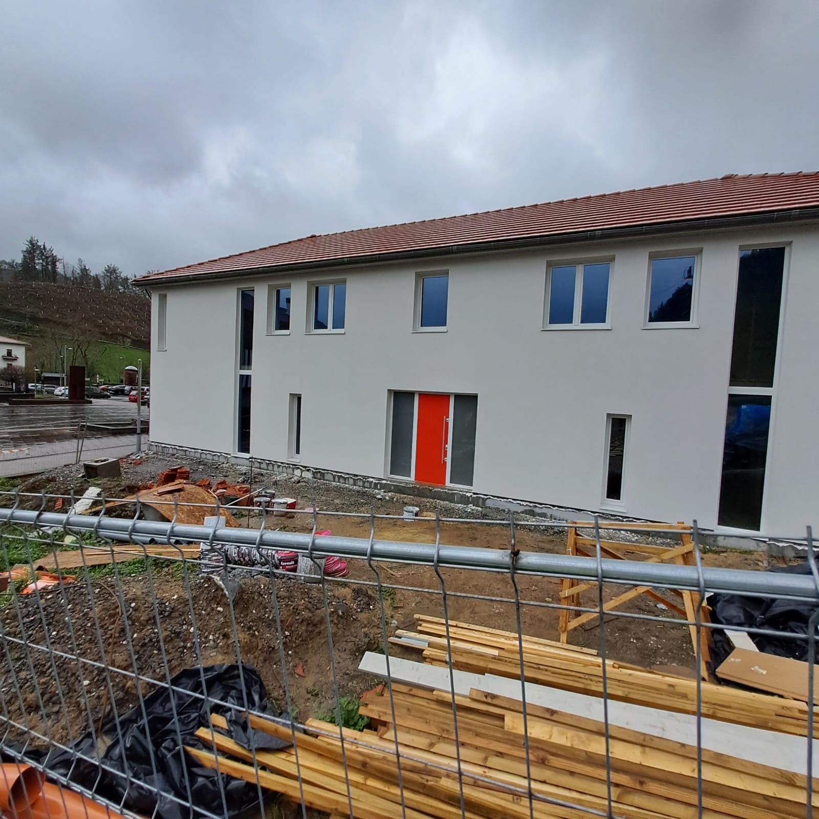 00f1e2a4-09ed-48ba-85d8-58306597e149 2