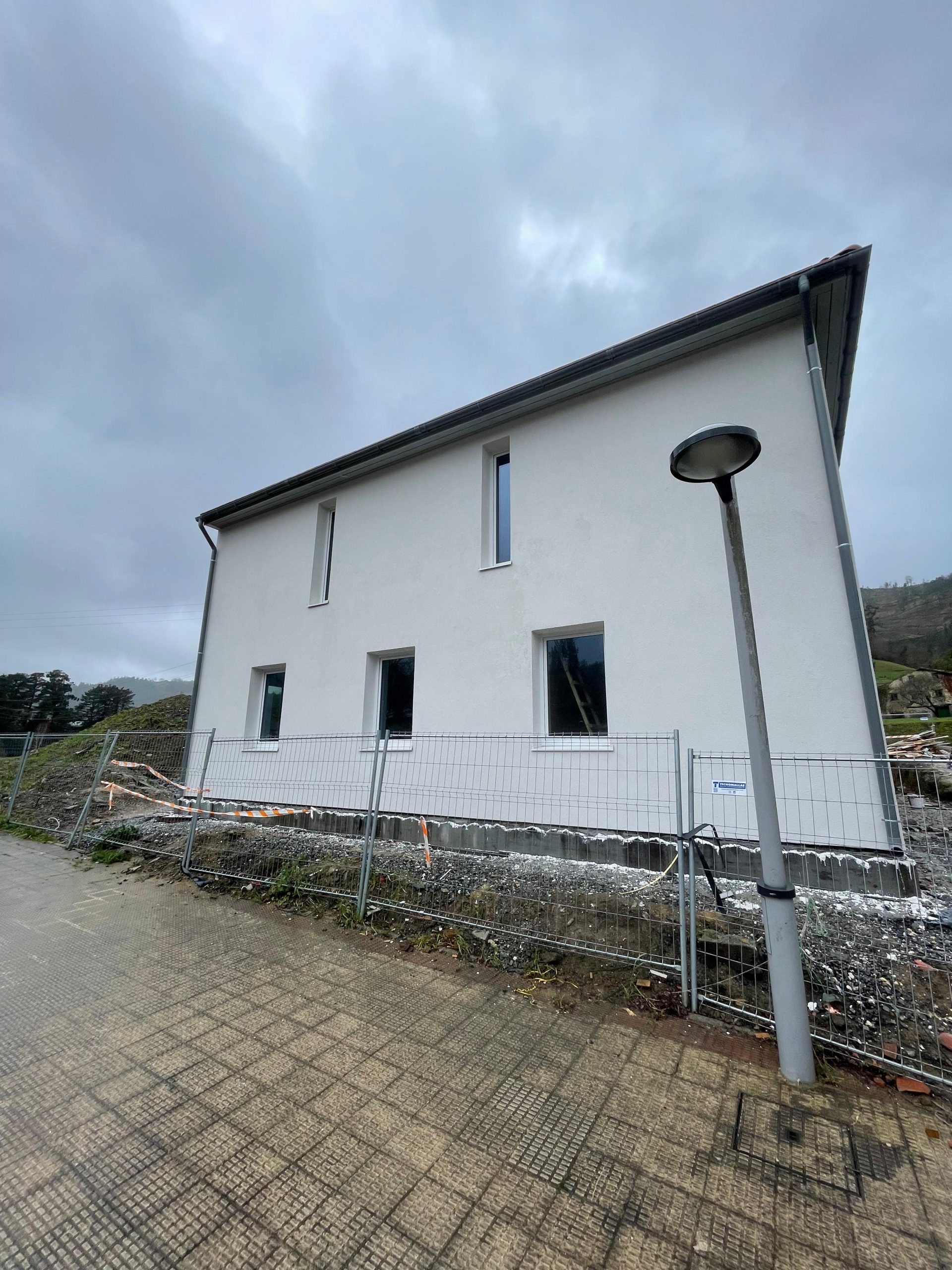 0c0f28e7-b70b-4b11-8f64-642ad1523a62 2