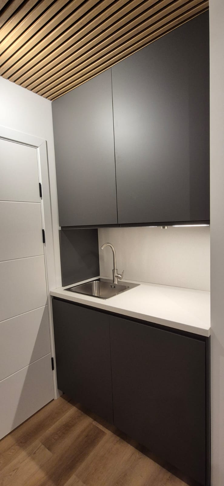 4c08fb32-18d8-4523-bf49-cb844a056737