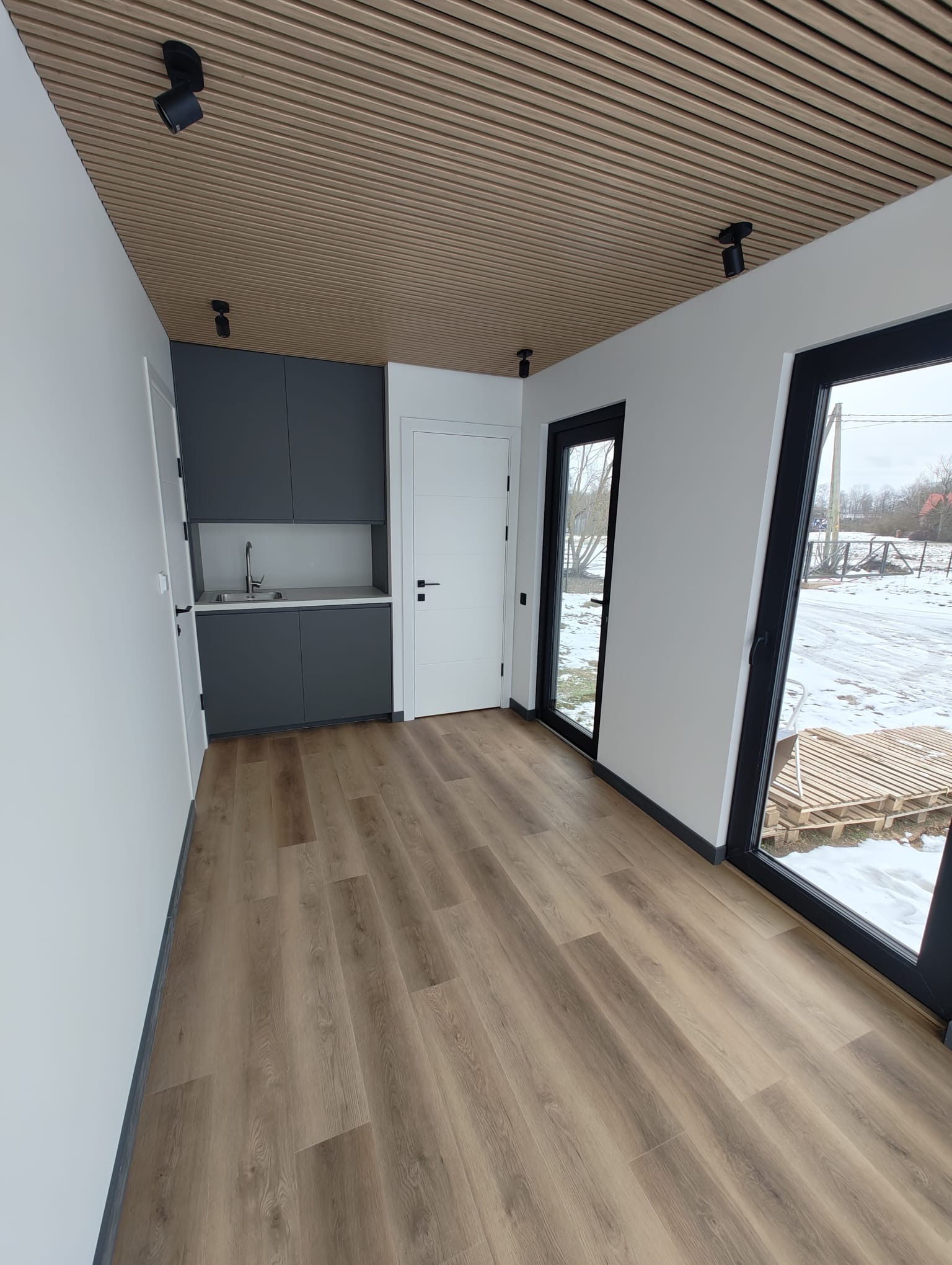 8bb3393e-4ef3-4101-93ac-765e7ccc4e36