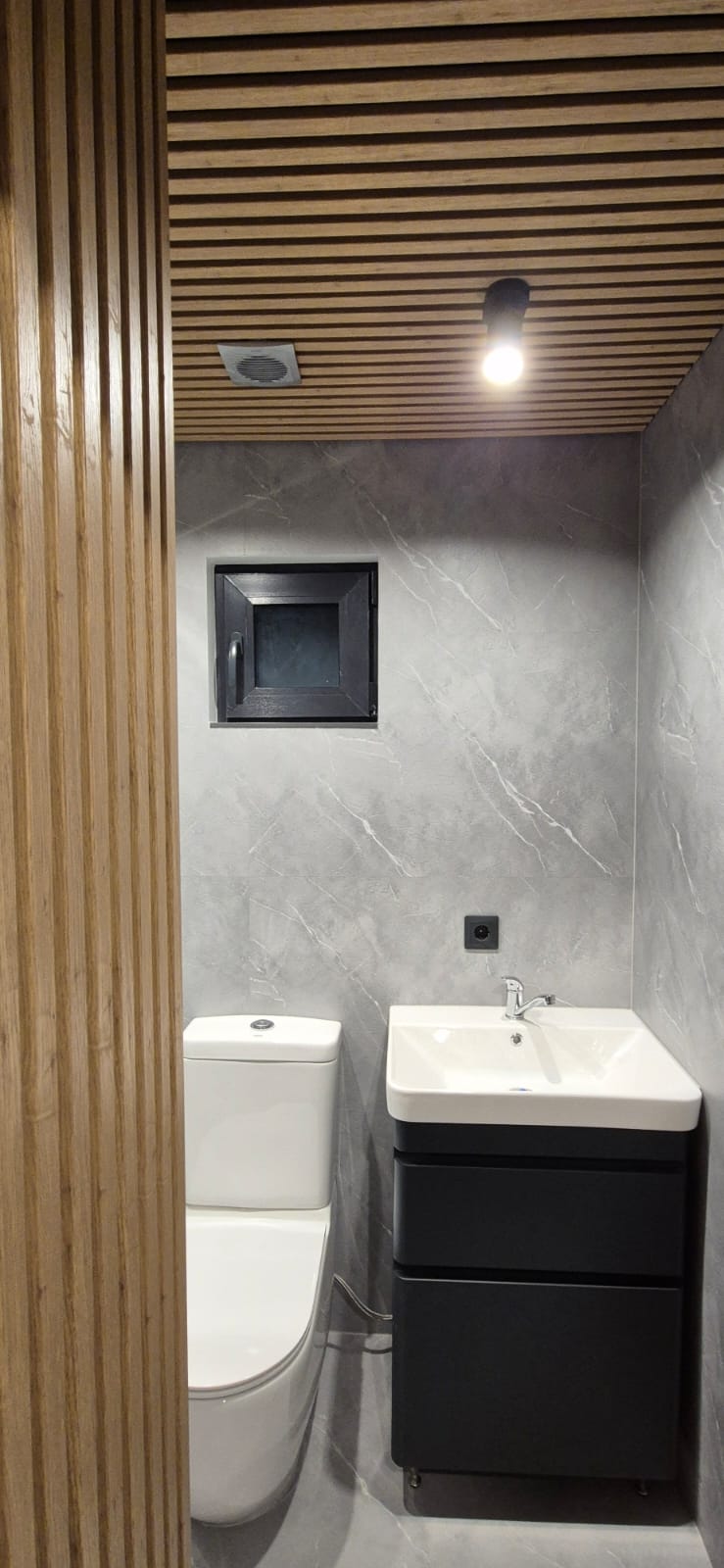 b670dc51-d8f6-402f-b838-e169488eb3e3