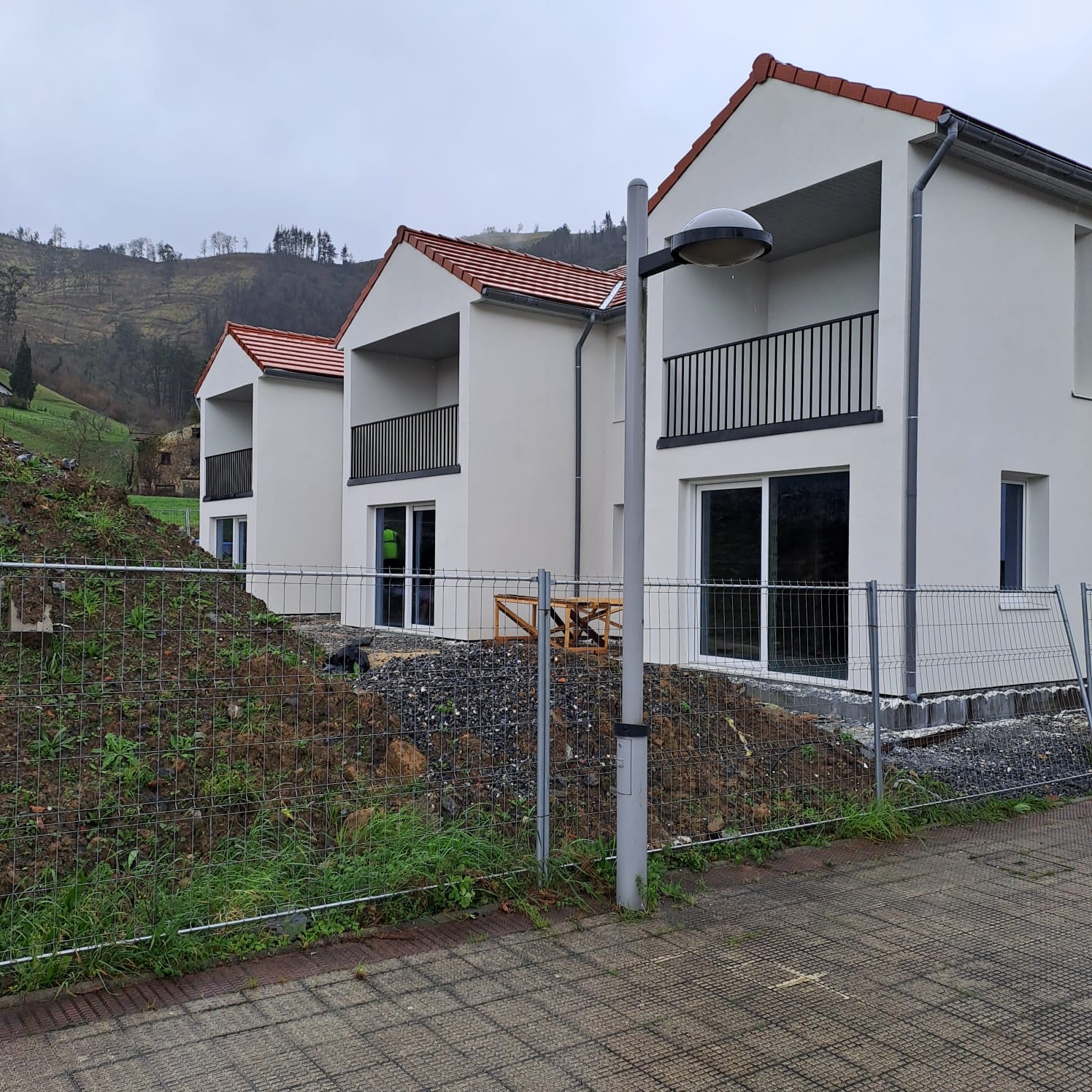 cc722a6c-39f3-409b-9ed8-d1ba038c7a17 2