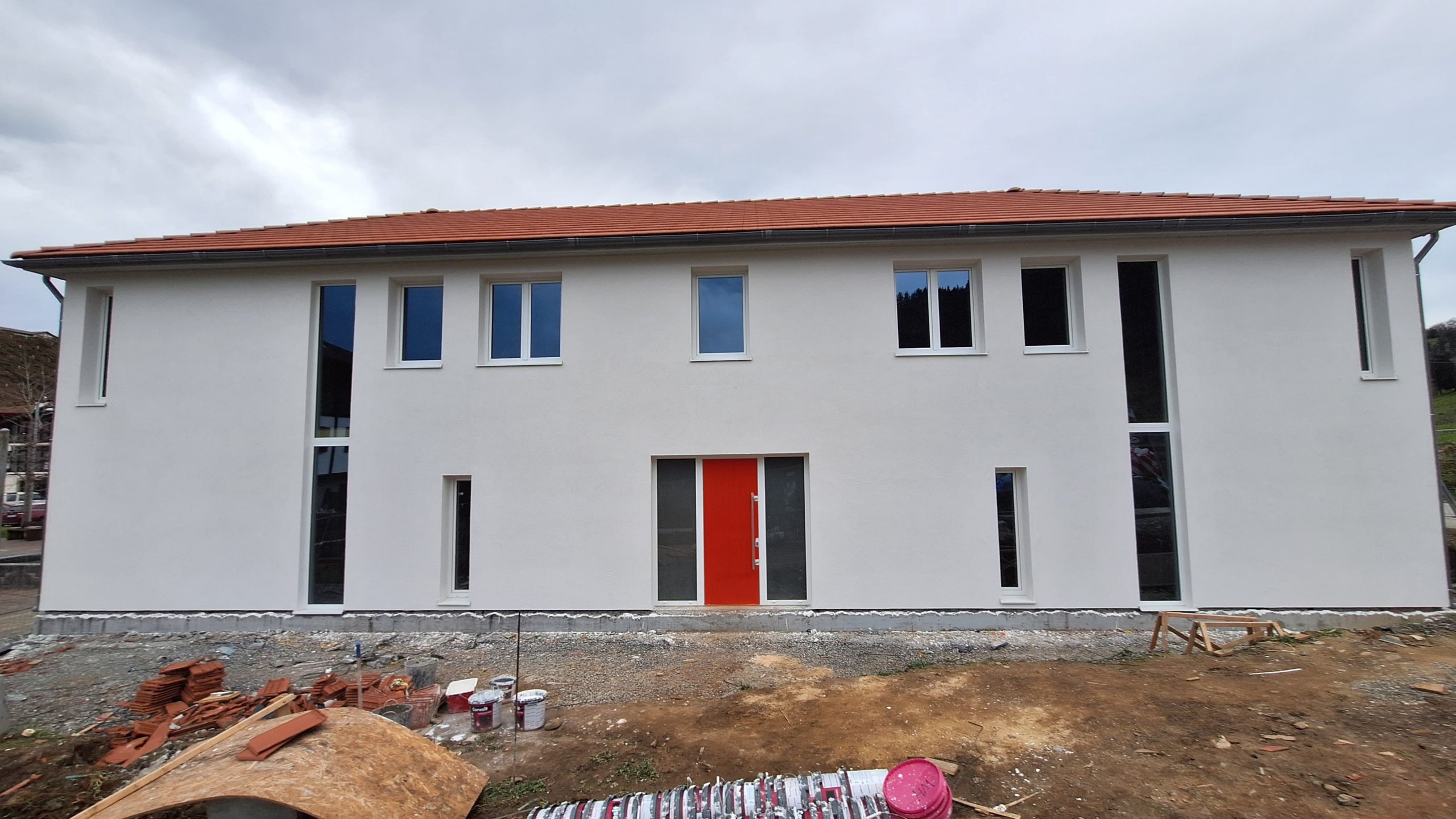 e2f43098-b4fd-497e-b3c2-3d2d805440f3