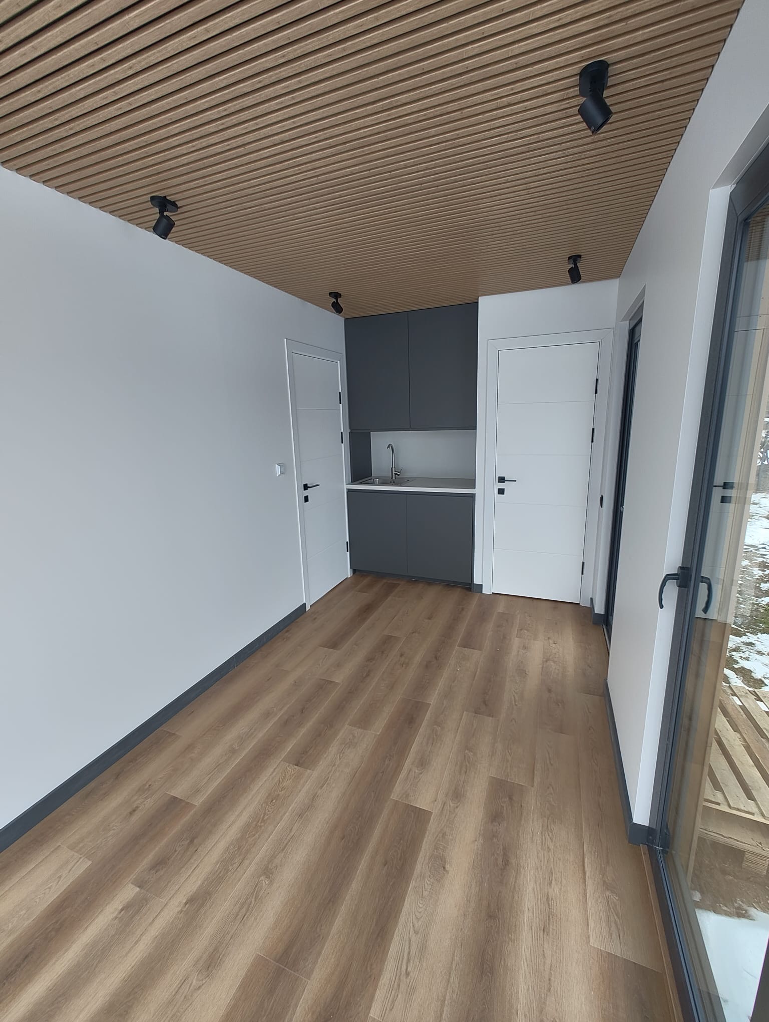 e5370243-5ca3-4fd6-ba2e-c644adcea090